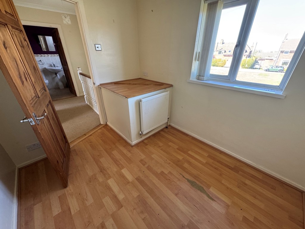 Lot: 127 - SEMI-DETACHED HOUSE IN NEED OF TOTAL REFURBISHMENT - Bedroom 3